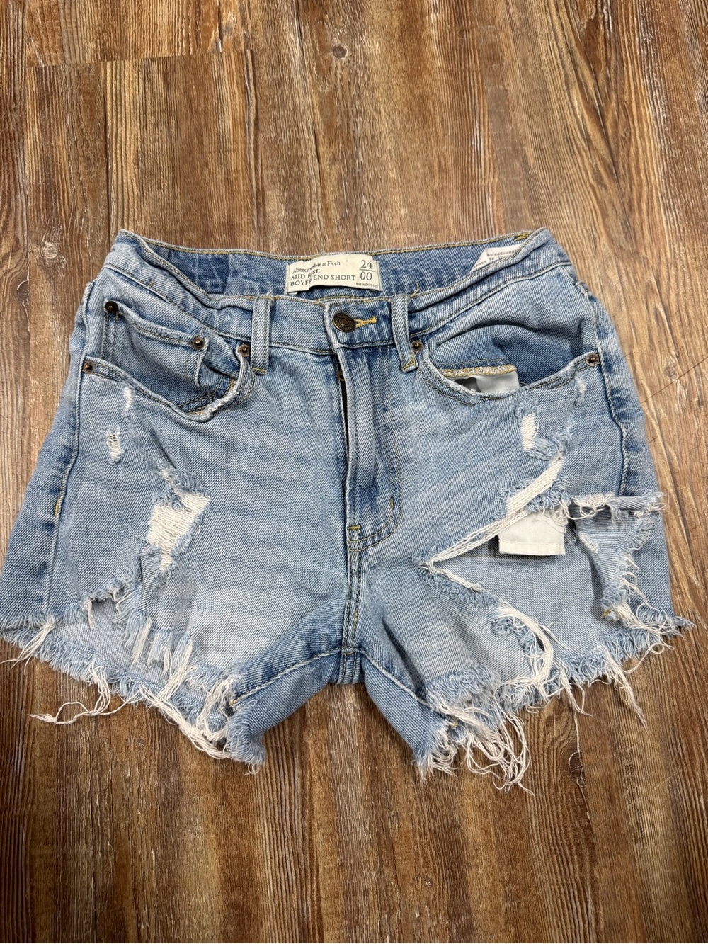 Abercrombie & Fitch mid rise boyfriend denim shorts in size 24